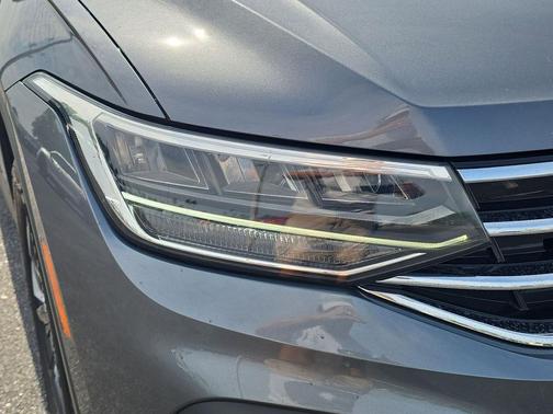 Platinum Gray Metallic 2024 Volkswagen Tiguan 2.0T SE