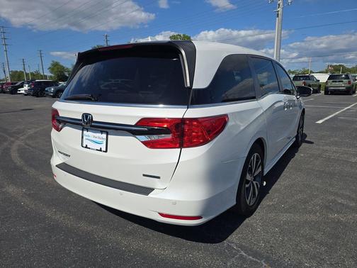Platinum White Pearl 2022 Honda Odyssey Touring