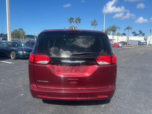 2023 Chrysler Voyager LX