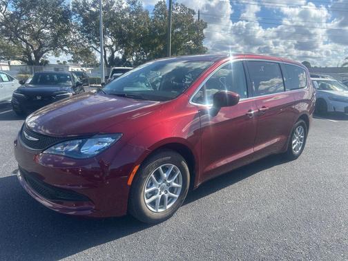 2023 Chrysler Voyager LX