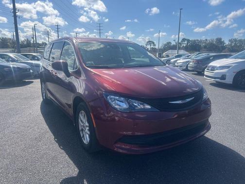 2023 Chrysler Voyager LX