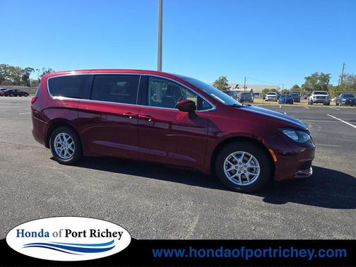 2023 Chrysler Voyager LX