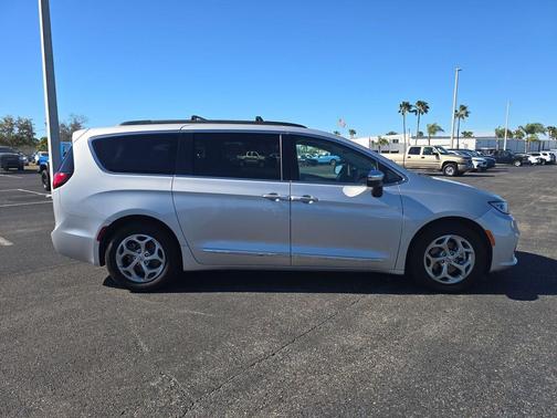 2023 Chrysler Pacifica Limited