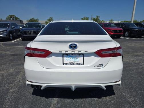 Super White 2020 Toyota Camry SE