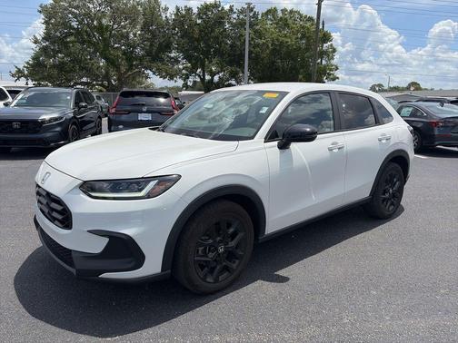 Platinum White Pearl 2024 Honda HR-V Sport