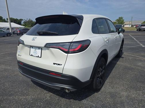 Platinum White Pearl 2024 Honda HR-V Sport