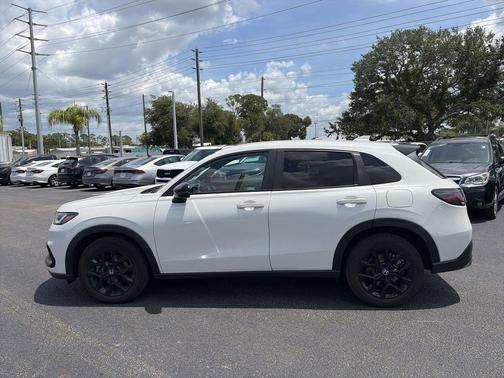 Platinum White Pearl 2024 Honda HR-V Sport