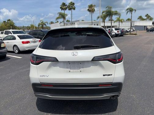 Platinum White Pearl 2024 Honda HR-V Sport
