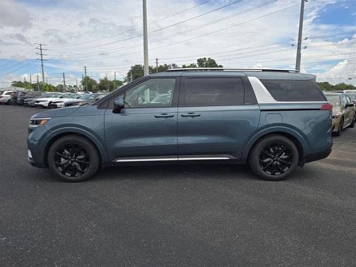 2023 Kia Carnival SX