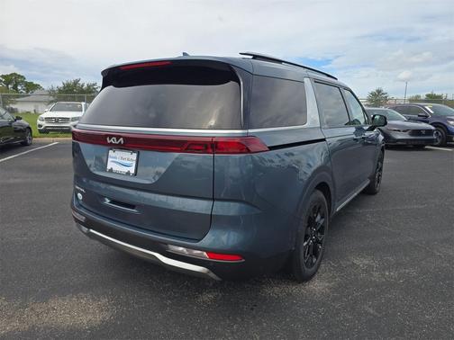 2023 Kia Carnival SX