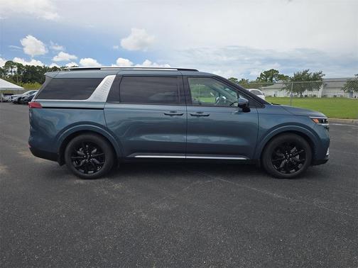 2023 Kia Carnival SX