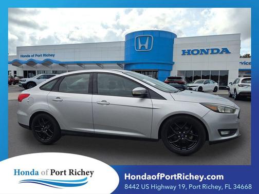 Ruby Red Metallic Tinted Clearcoat 2016 Ford Focus SE