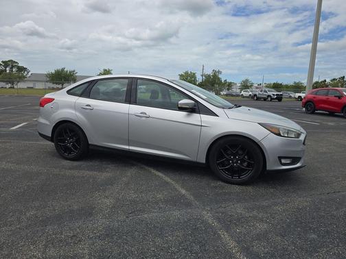 Ruby Red Metallic Tinted Clearcoat 2016 Ford Focus SE
