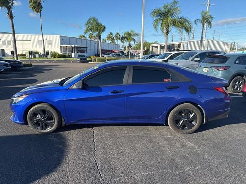 2023 Hyundai ELANTRA SEL