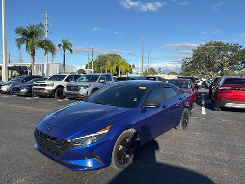 2023 Hyundai ELANTRA SEL