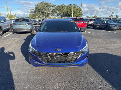 2023 Hyundai ELANTRA SEL