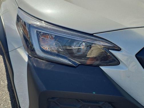 Crystal White Pearl 2024 Subaru Outback Wilderness
