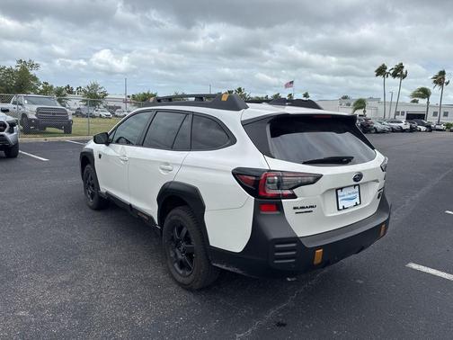 Crystal White Pearl 2024 Subaru Outback Wilderness