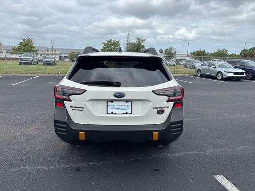 Crystal White Pearl 2024 Subaru Outback Wilderness