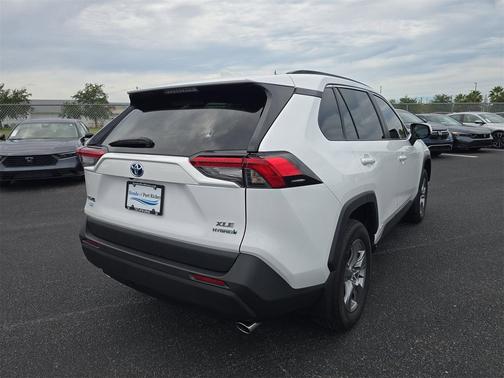 2024 Toyota RAV4 Hybrid XLE