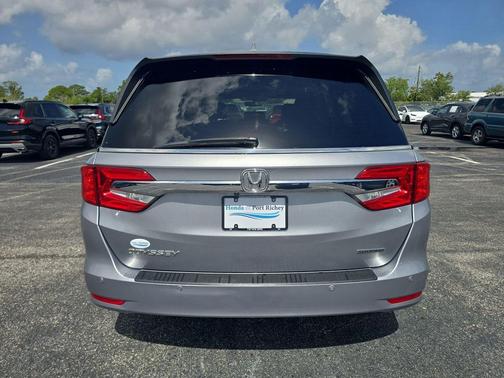 Lunar Silver Metallic 2018 Honda Odyssey Touring