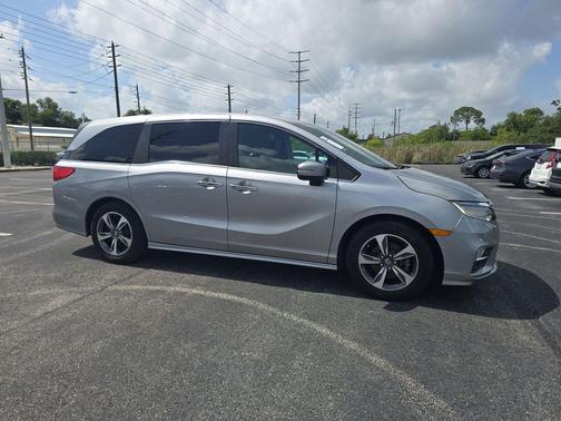 Lunar Silver Metallic 2018 Honda Odyssey Touring
