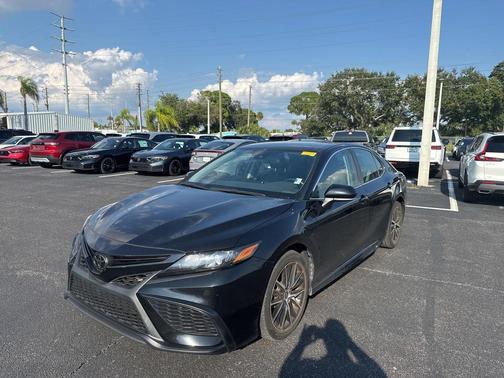 2023 Toyota Camry SE