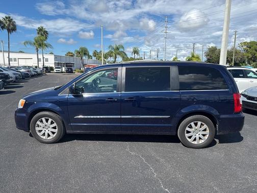 2014 Chrysler Town & Country Touring