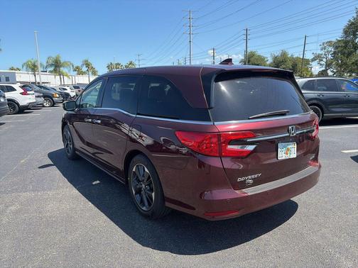 Deep Scarlet Pearl 2021 Honda Odyssey Elite