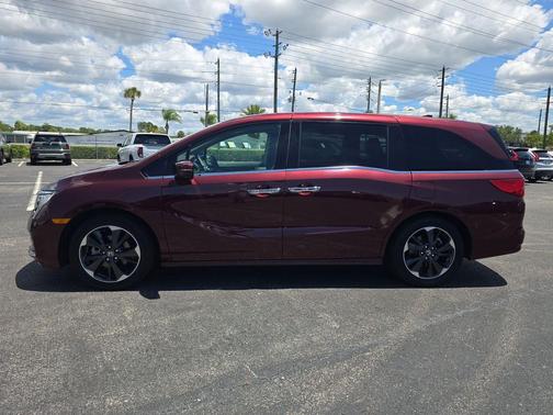 Deep Scarlet Pearl 2021 Honda Odyssey Elite