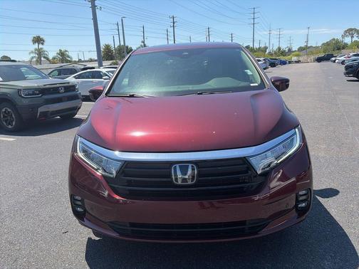 Deep Scarlet Pearl 2021 Honda Odyssey Elite