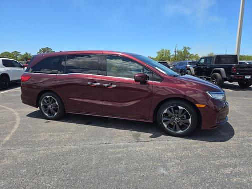 Deep Scarlet Pearl 2021 Honda Odyssey Elite