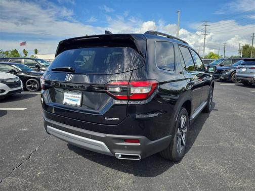2025 Honda Pilot Touring 8-Passenger