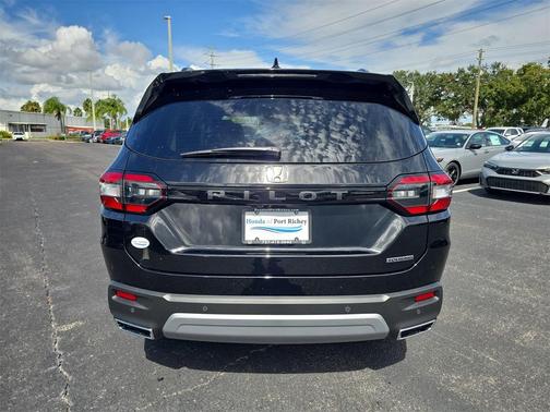 2025 Honda Pilot Touring 8-Passenger