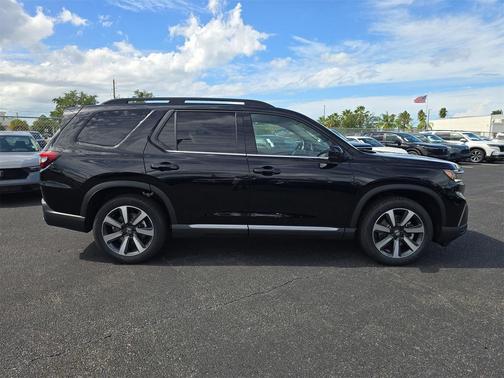 2025 Honda Pilot Touring 8-Passenger