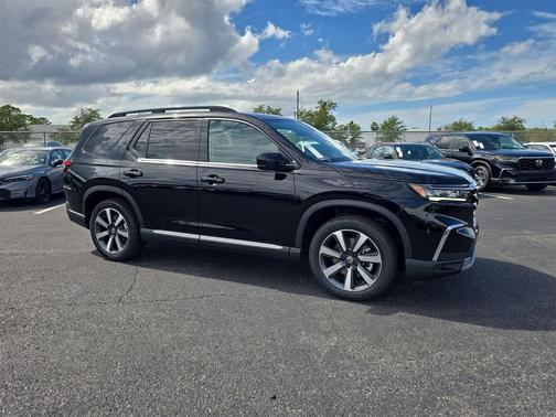 2025 Honda Pilot Touring 8-Passenger