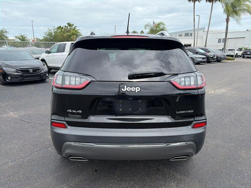 Diamond Black Crystal Pearlcoat 2019 Jeep Cherokee Limited