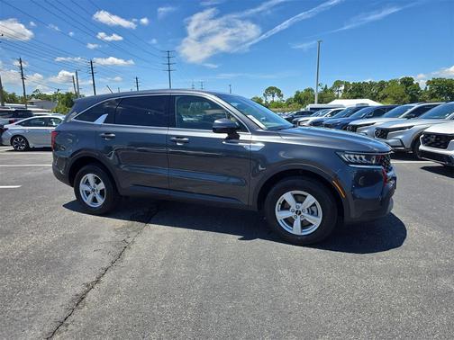 2023 Kia Sorento LX