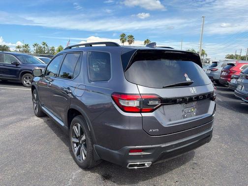 Gray 2024 Honda Pilot Elite