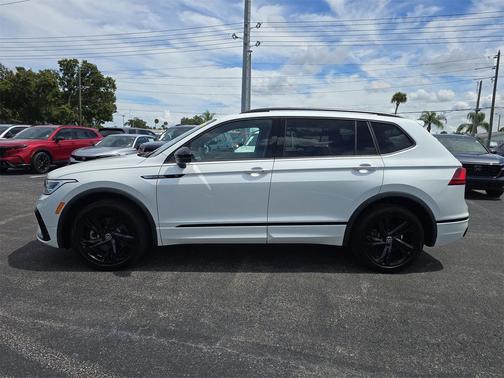 2024 Volkswagen Tiguan 2.0T SE R-Line Black