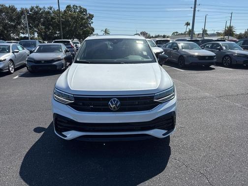 2024 Volkswagen Tiguan 2.0T SE R-Line Black