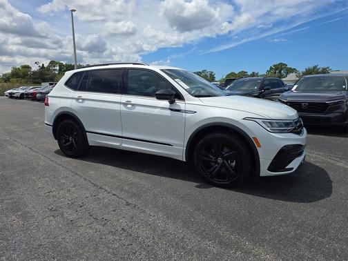 2024 Volkswagen Tiguan 2.0T SE R-Line Black