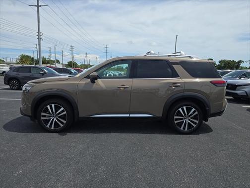 2024 Nissan Pathfinder Platinum FWD