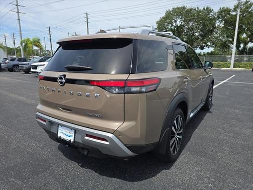 2024 Nissan Pathfinder Platinum FWD