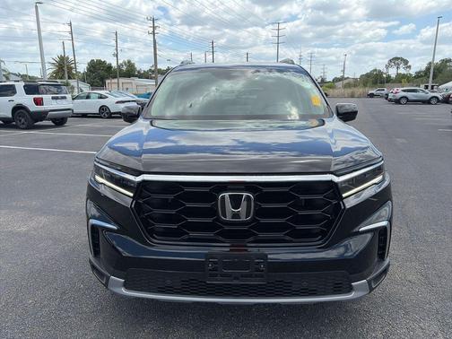 Crystal Black Pearl 2024 Honda Pilot Touring 8-Passenger