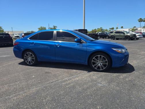 Blue Crush Metallic 2016 Toyota Camry SE w/Special Edition Pkg