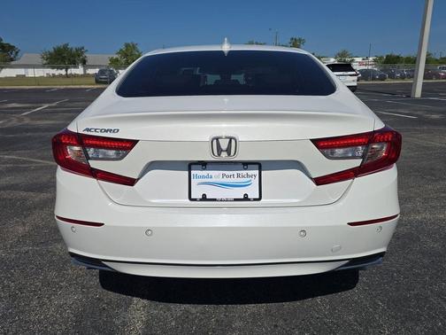 Platinum White Pearl 2022 Honda Accord EX-L 1.5T
