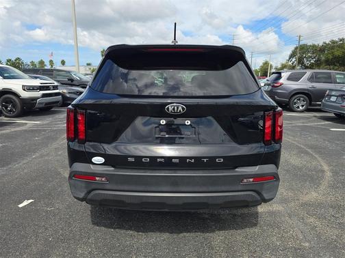 2021 Kia Sorento LX