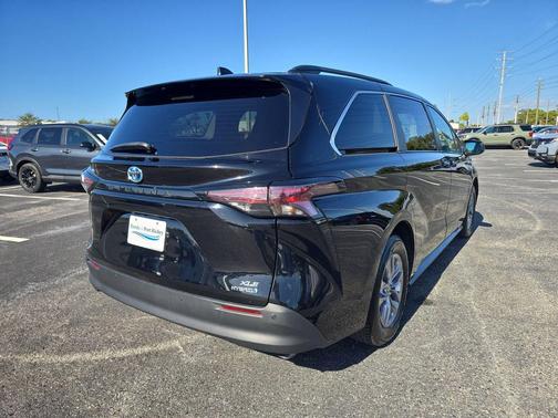 2024 Toyota Sienna XLE