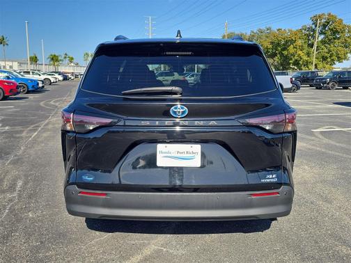 2024 Toyota Sienna XLE